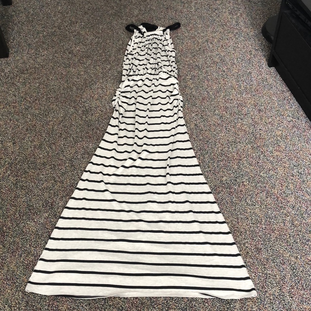 Everleigh size medium maxi halter dress - Picture 3 of 3